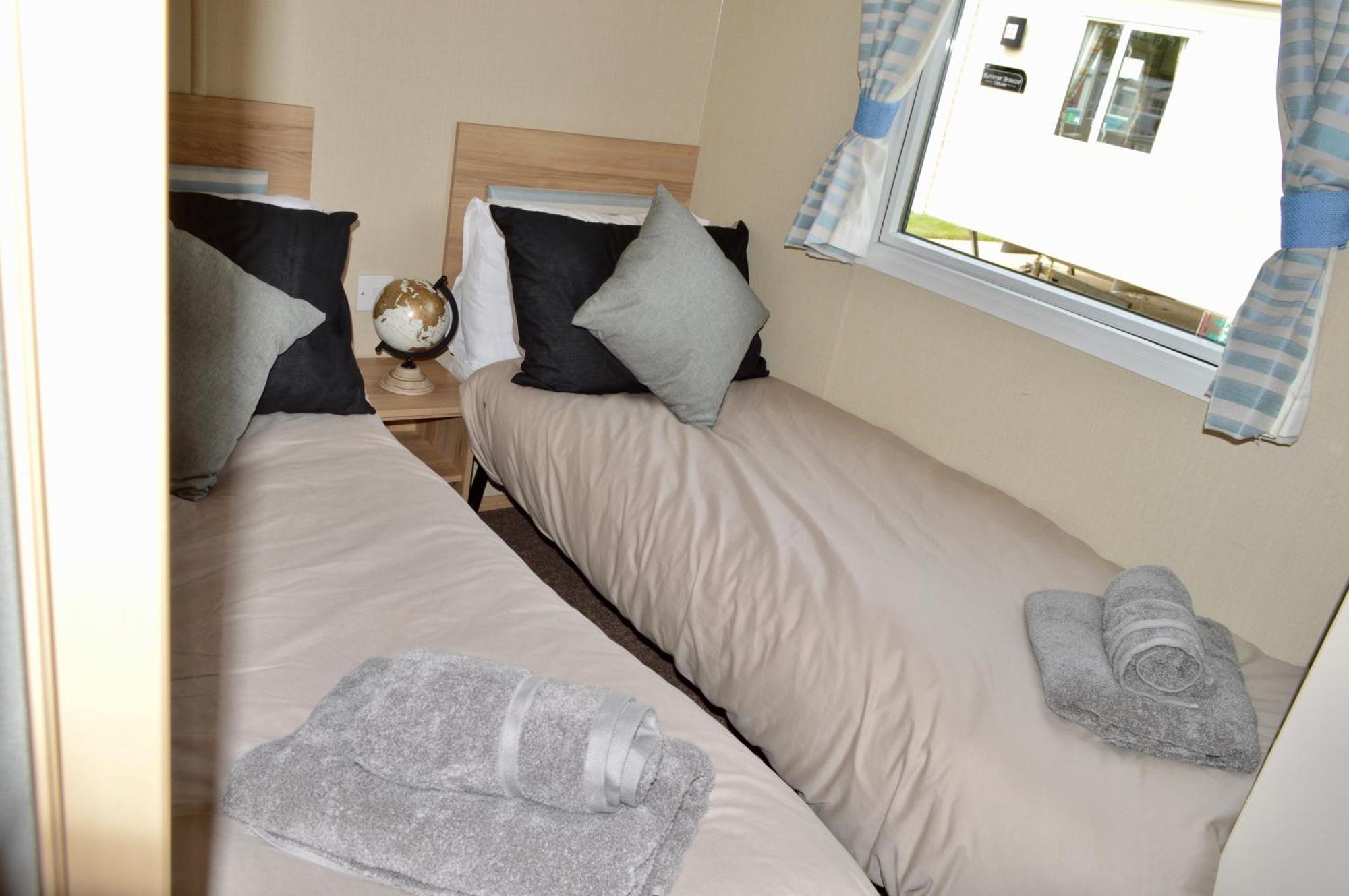 Luxury Hot Tub Caravan Lakes, 6 Berth, Dog & Pet Friendly Hébergement de vacances Tattershall