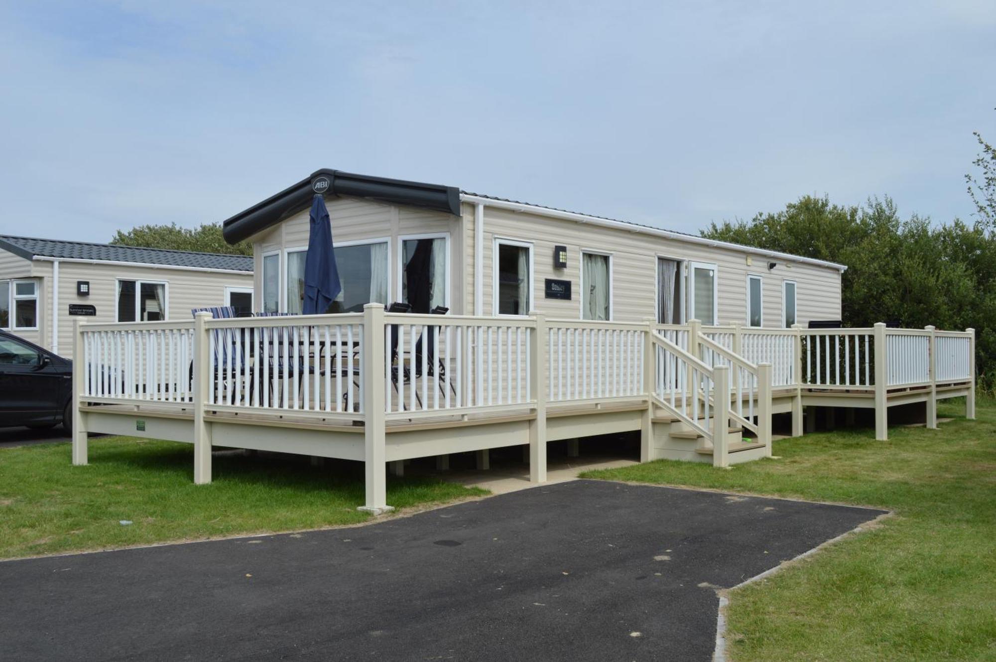 Luxury Hot Tub Caravan Lakes, 6 Berth, Dog & Pet Friendly Tattershall