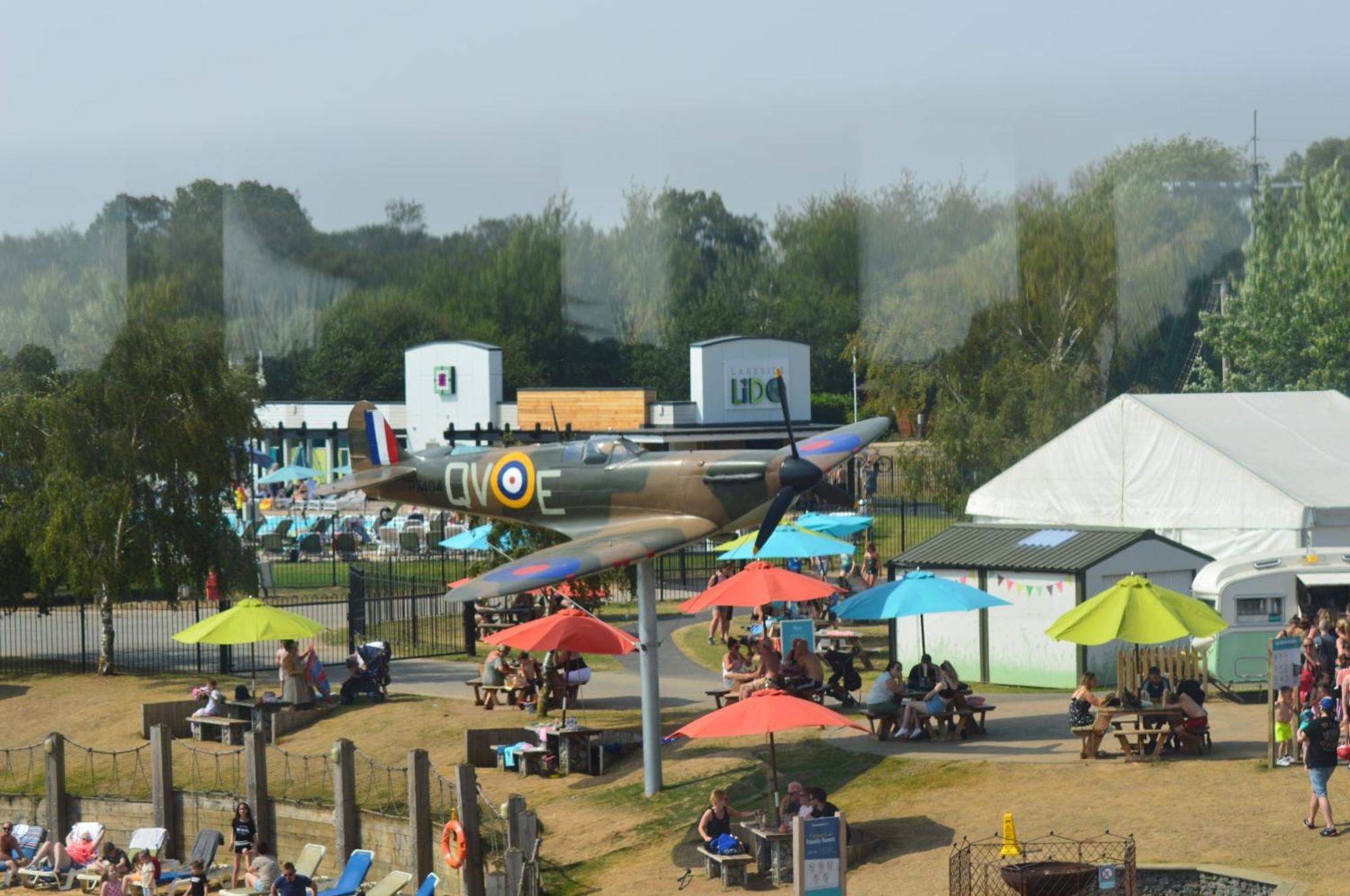 Luxury Hot Tub Caravan Lakes, 6 Berth, Dog & Pet Friendly