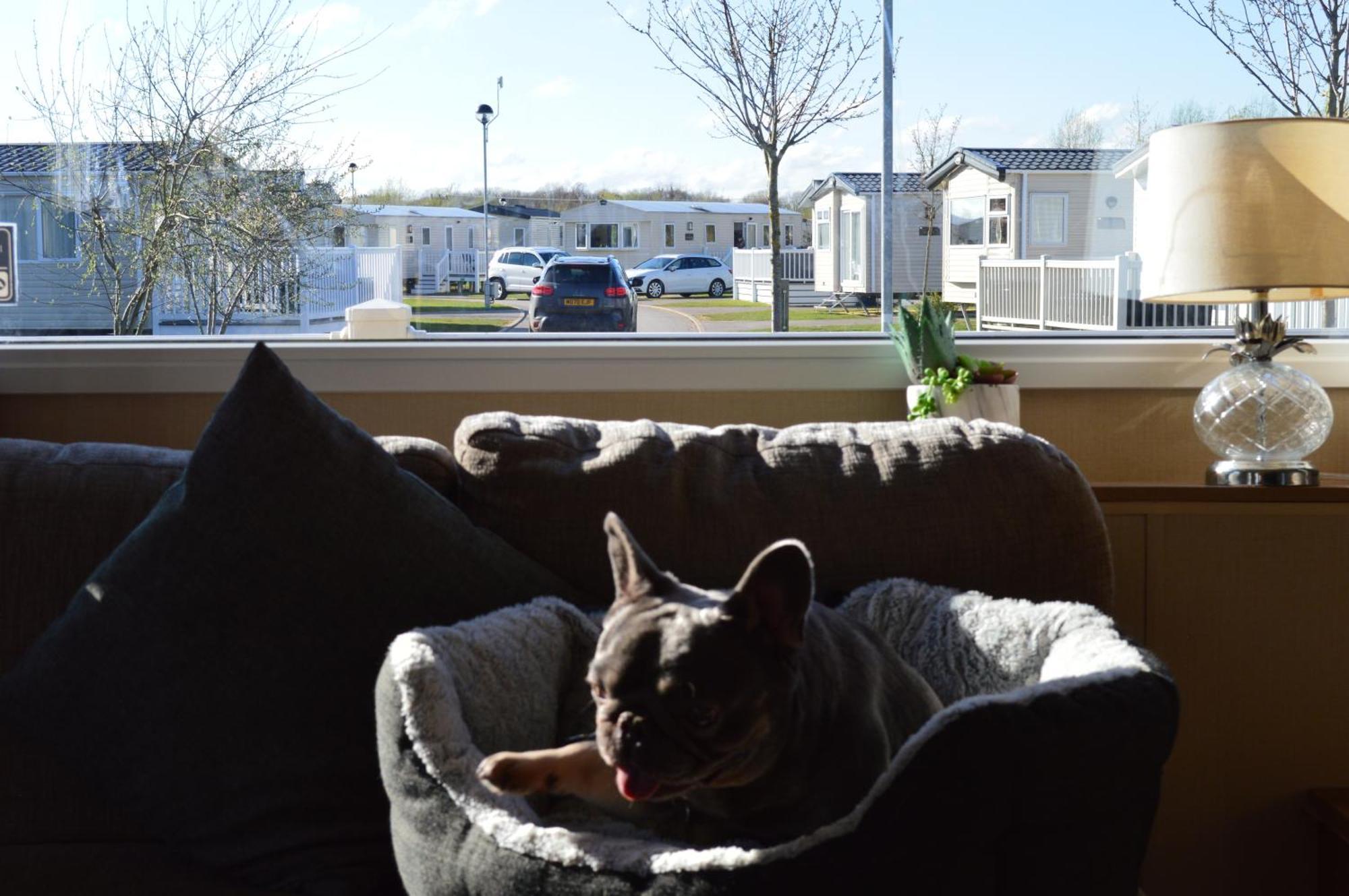 Luxury Hot Tub Caravan Lakes, 6 Berth, Dog & Pet Friendly Hébergement de vacances